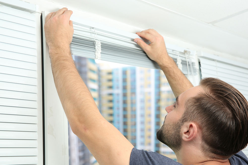 6 mistakes to avoid while cleaning window blinds