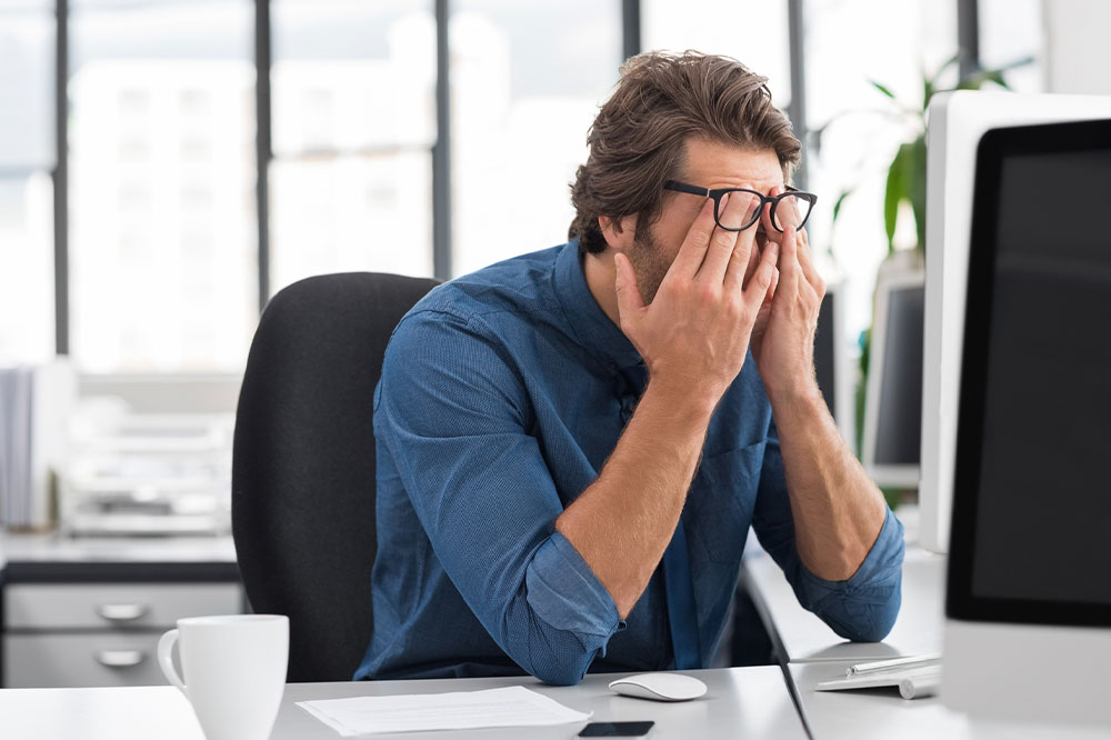 7 tips for preventing digital eye strain and headaches